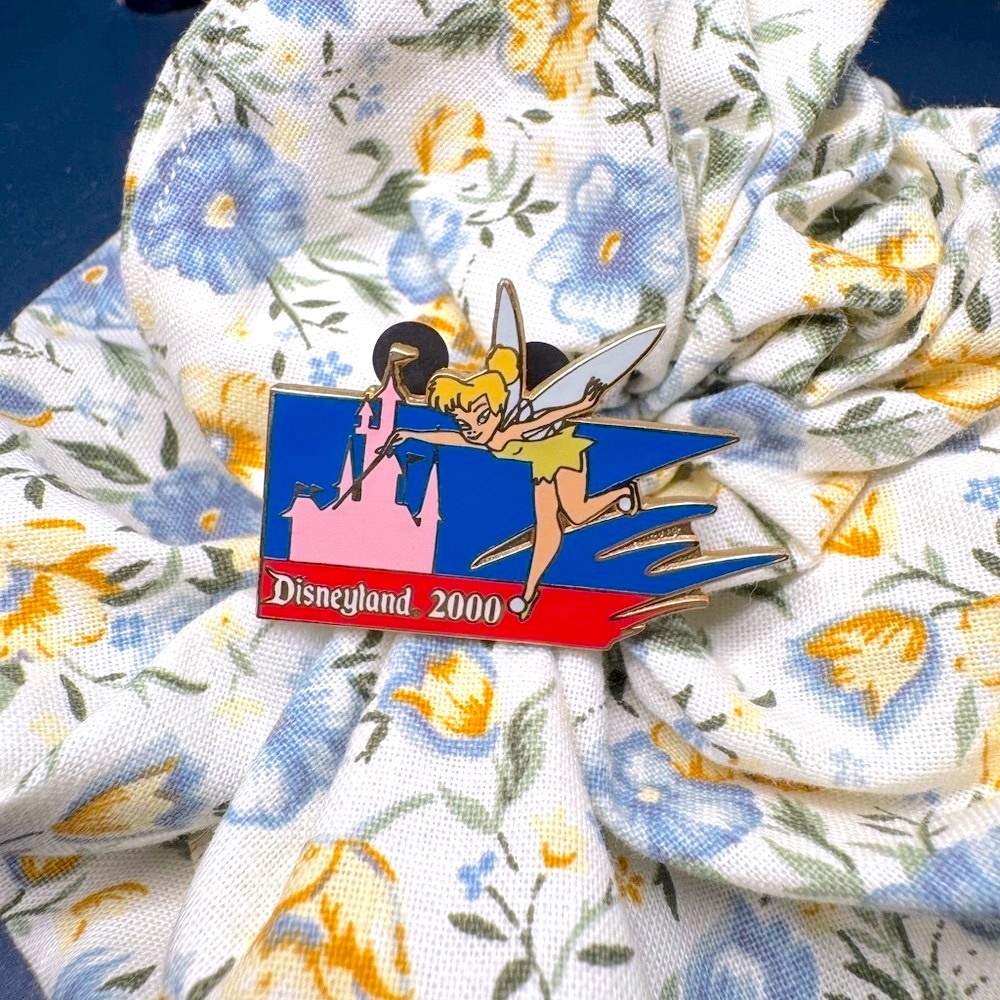 Disneyland 2000 45th Anniversary Gold Tinker Bell Pin